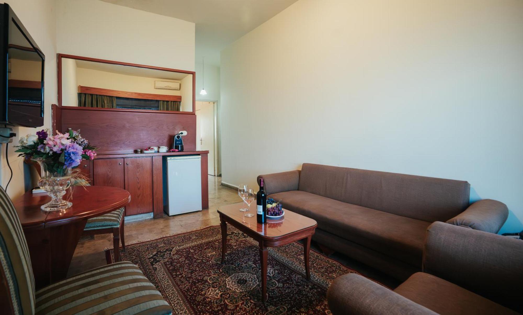 Holiday Suites Hotel & Beach Resort Джуния Экстерьер фото