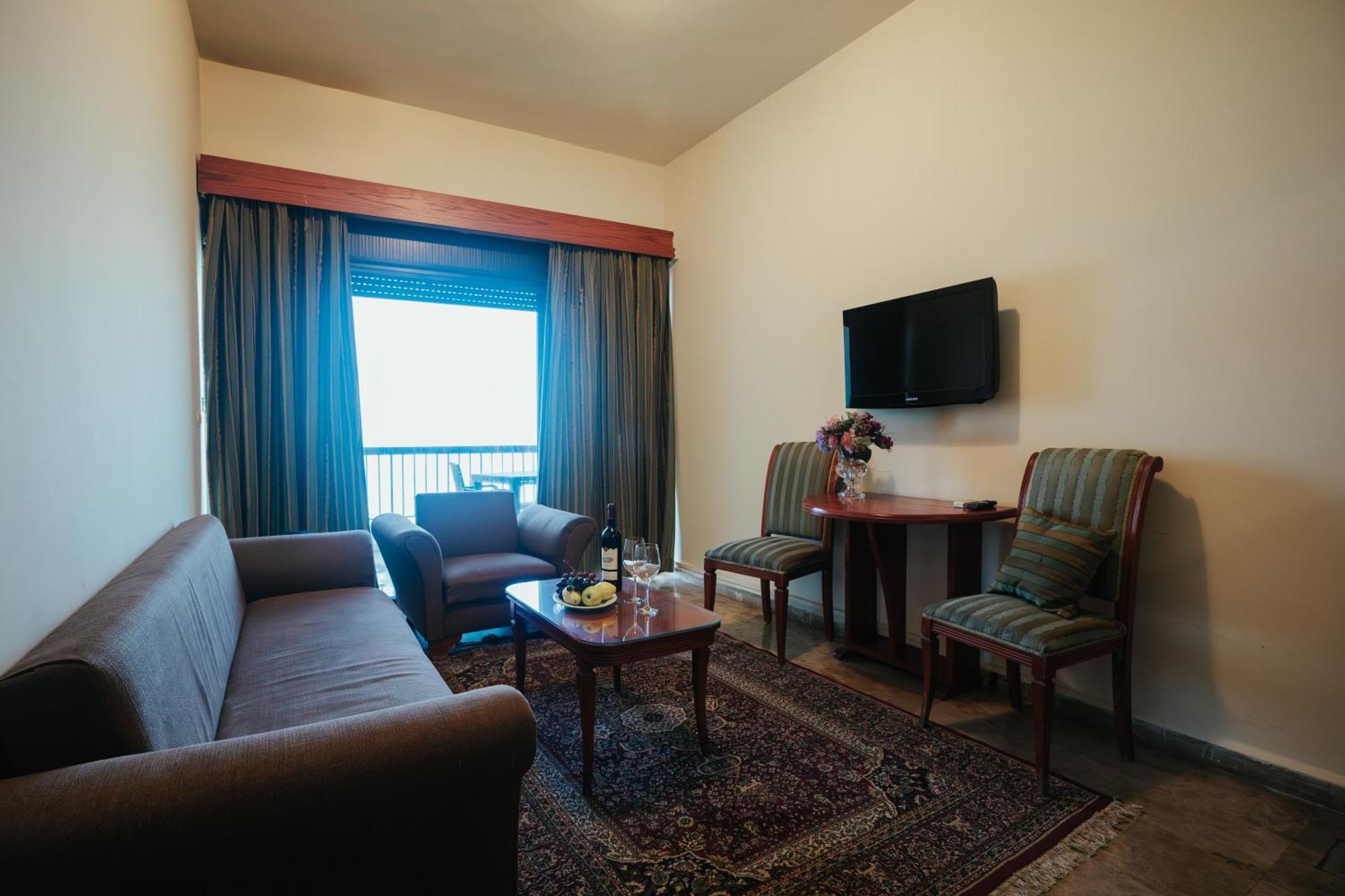 Holiday Suites Hotel & Beach Resort Джуния Экстерьер фото
