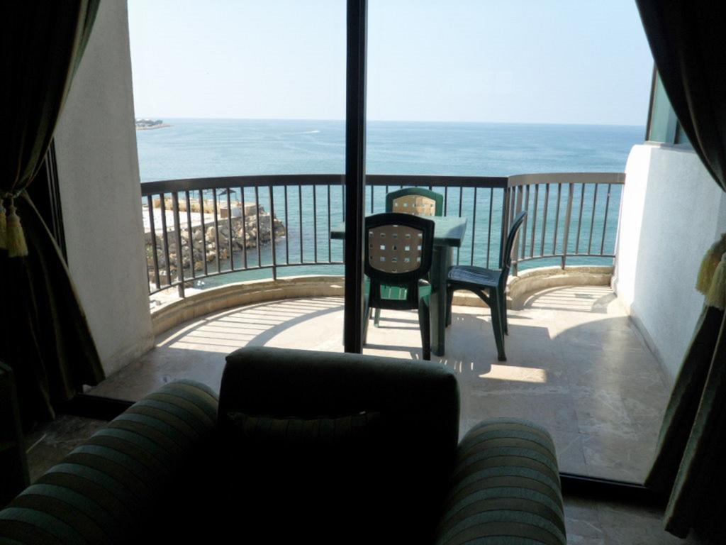Holiday Suites Hotel & Beach Resort Джуния Номер фото