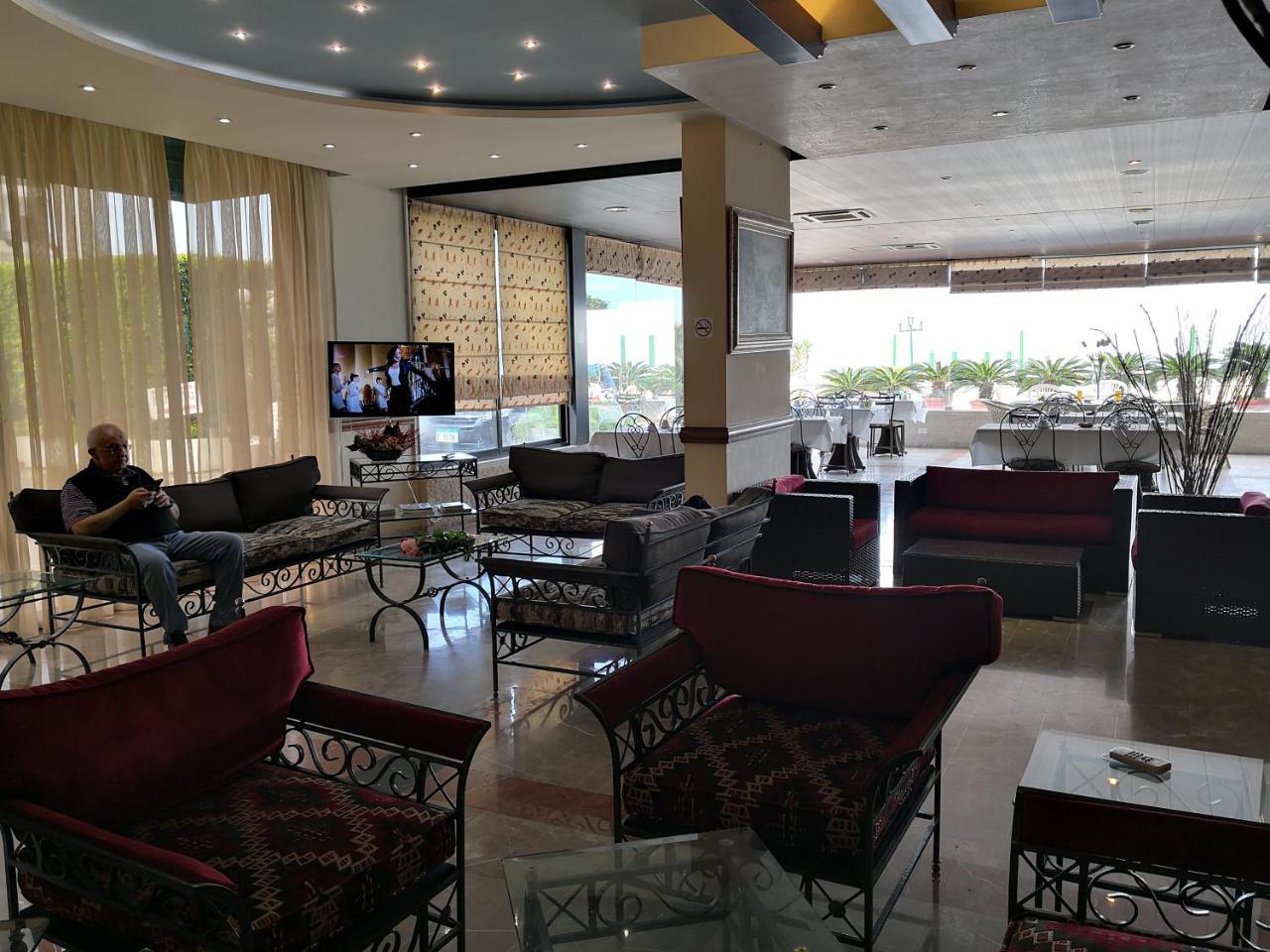 Holiday Suites Hotel & Beach Resort Джуния Экстерьер фото